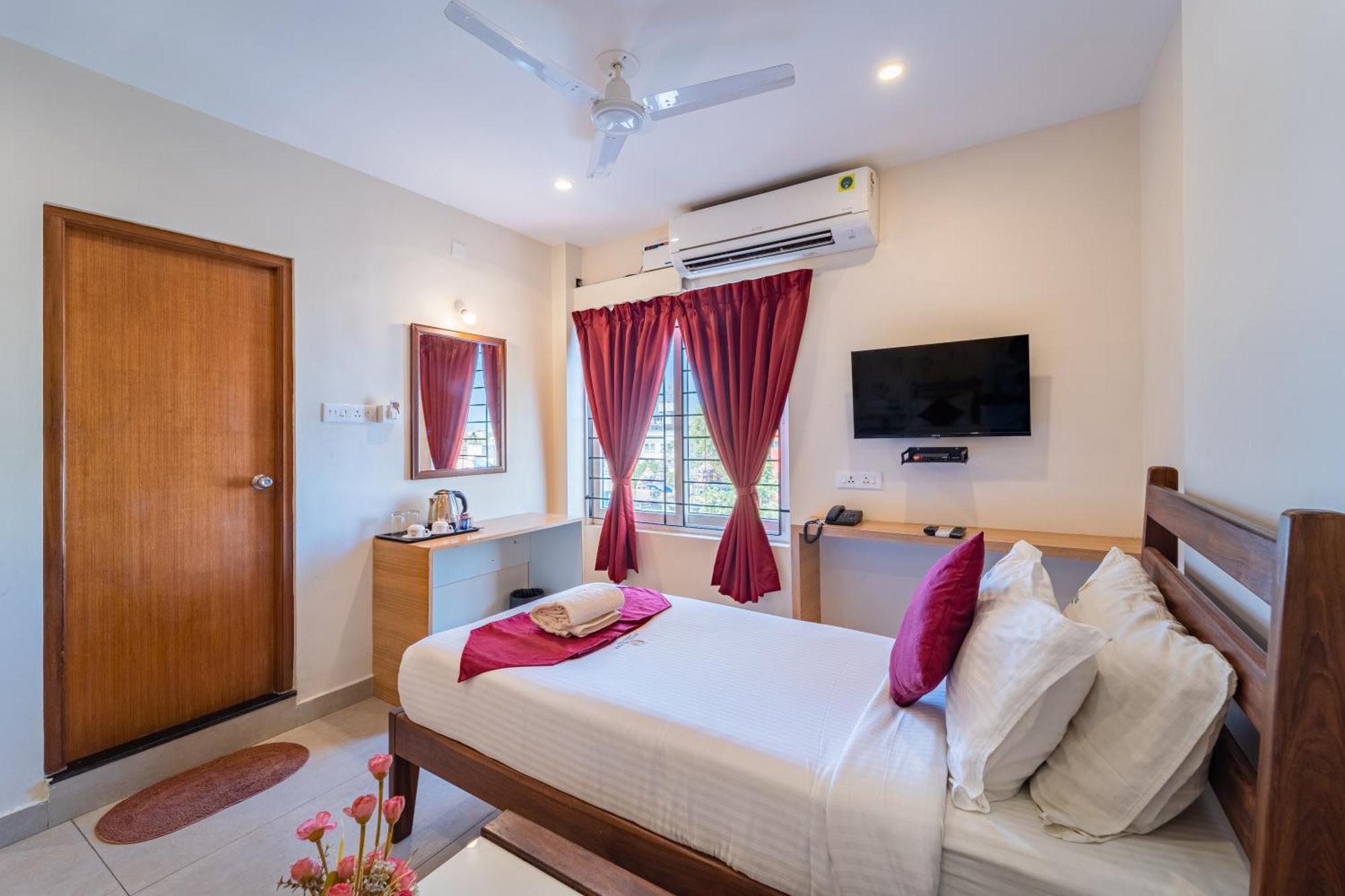 Hotel VI Park - City Centre Пондичерри Экстерьер фото