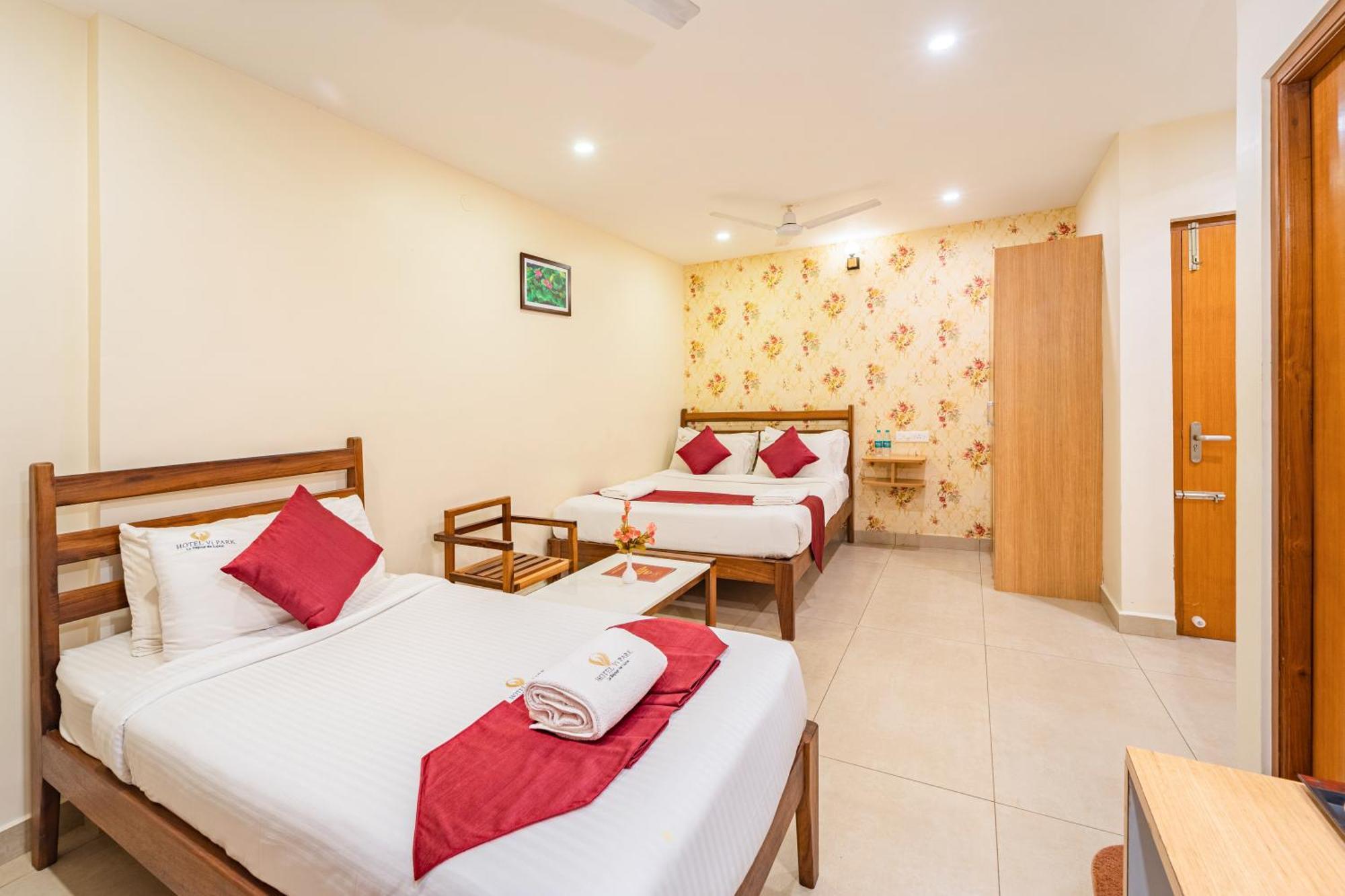 Hotel VI Park - City Centre Пондичерри Экстерьер фото