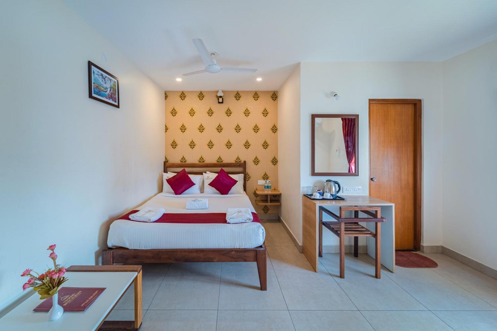 Hotel VI Park - City Centre Пондичерри Экстерьер фото