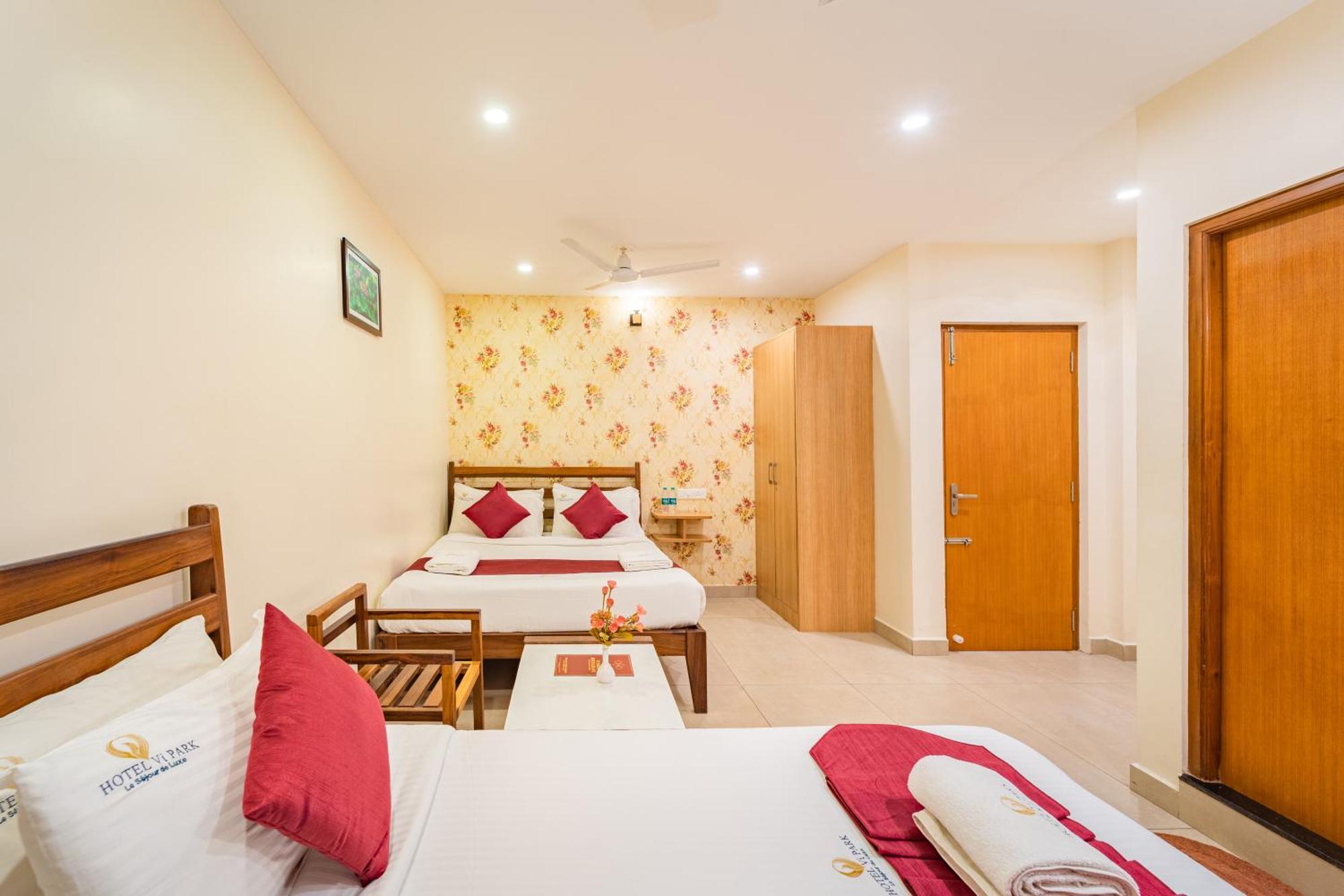 Hotel VI Park - City Centre Пондичерри Экстерьер фото