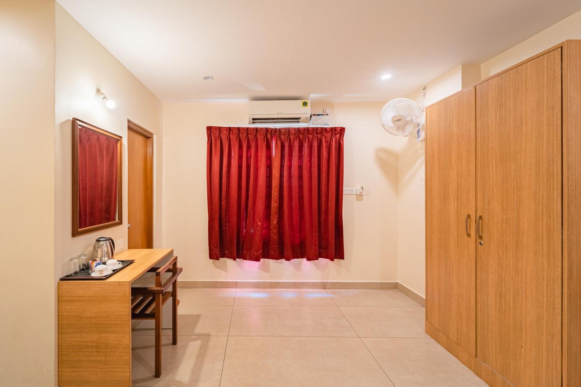 Hotel VI Park - City Centre Пондичерри Экстерьер фото