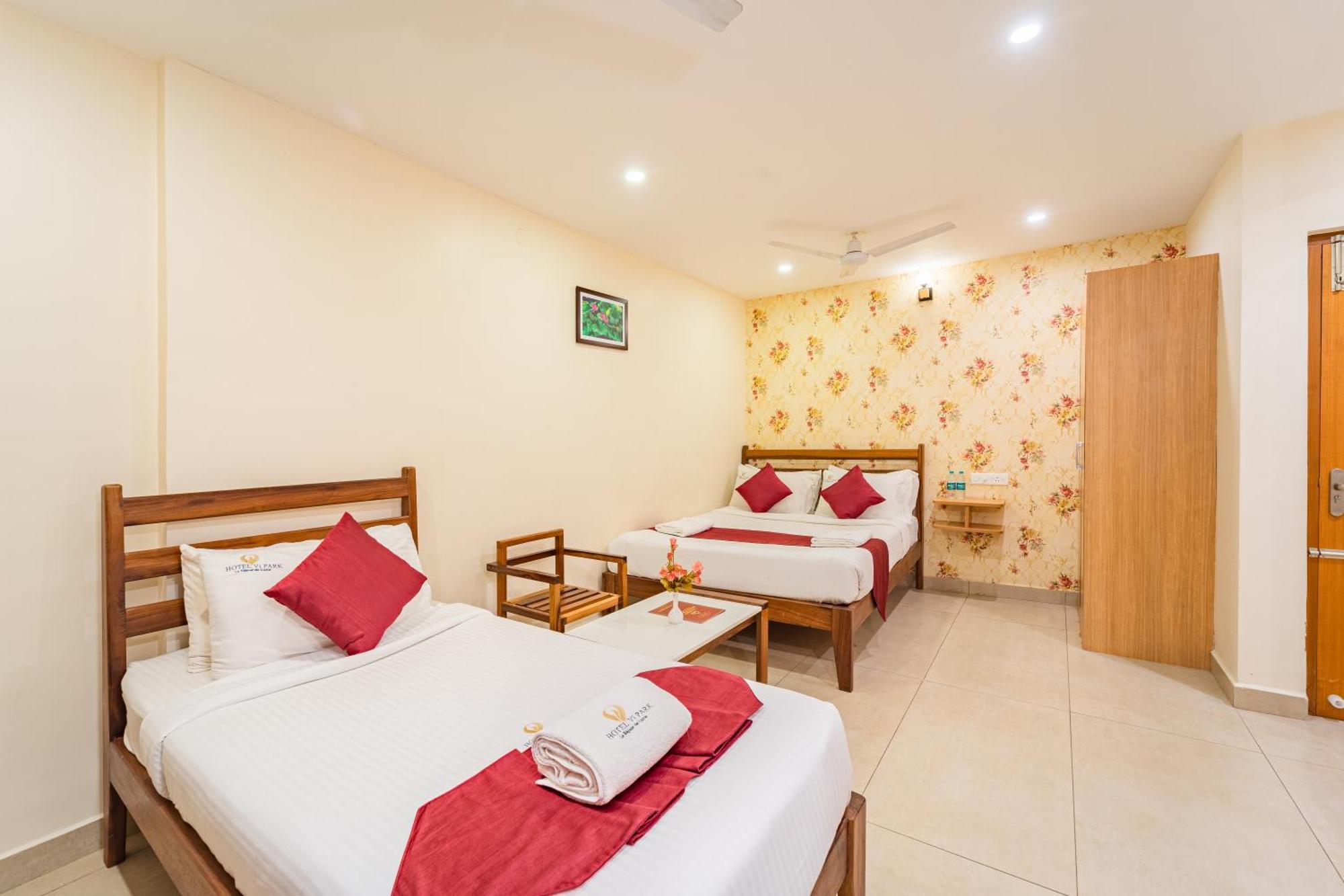 Hotel VI Park - City Centre Пондичерри Экстерьер фото