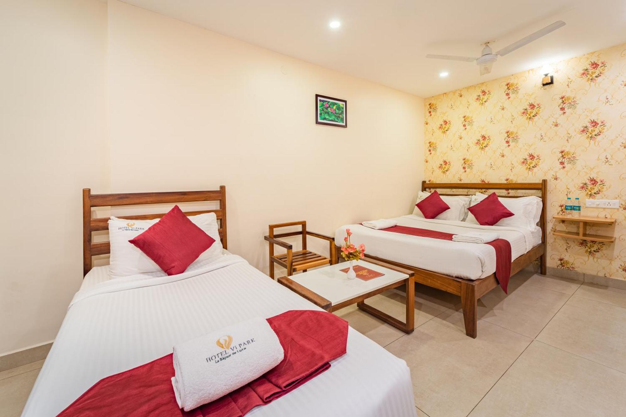 Hotel VI Park - City Centre Пондичерри Экстерьер фото