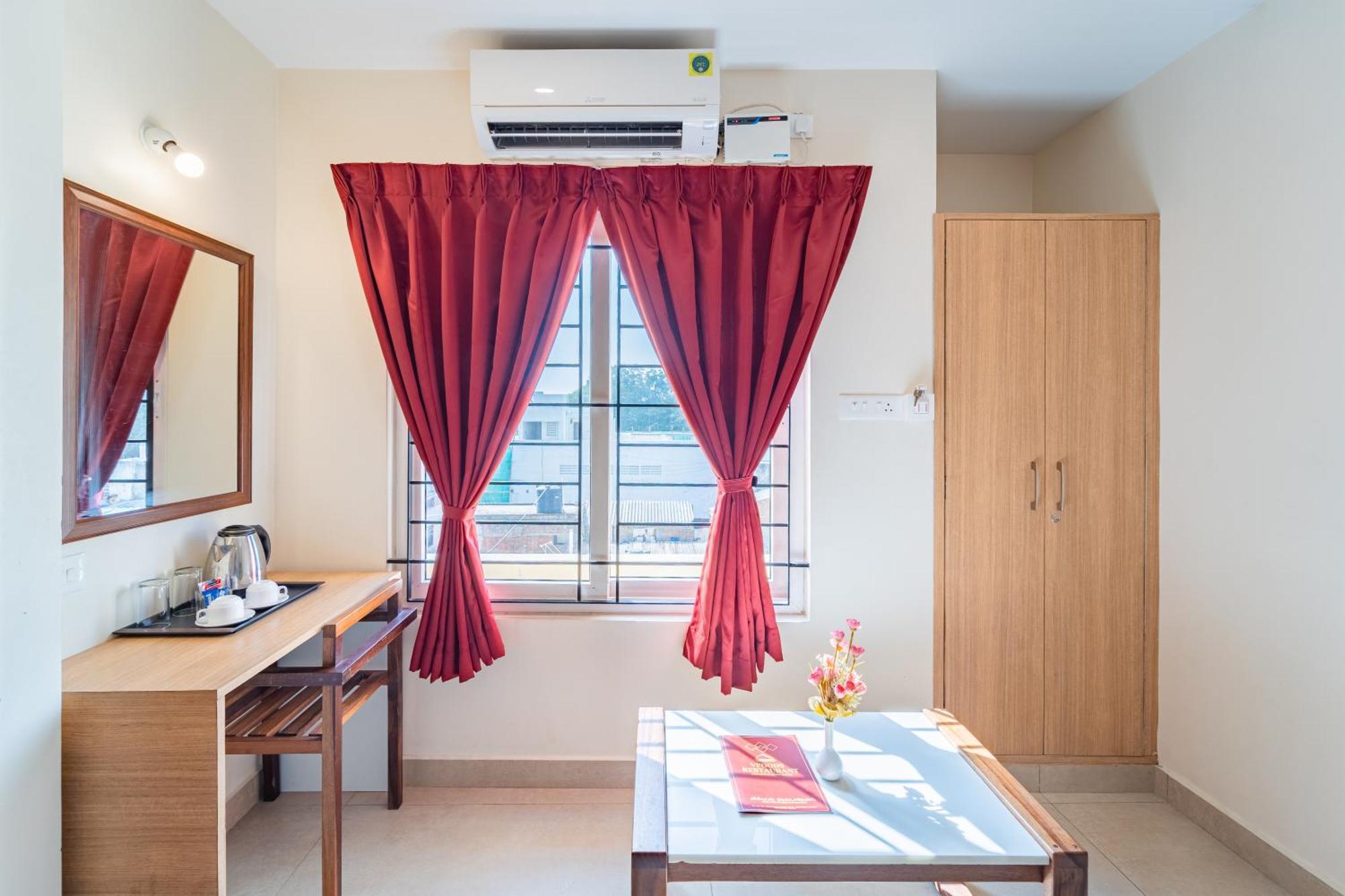 Hotel VI Park - City Centre Пондичерри Экстерьер фото
