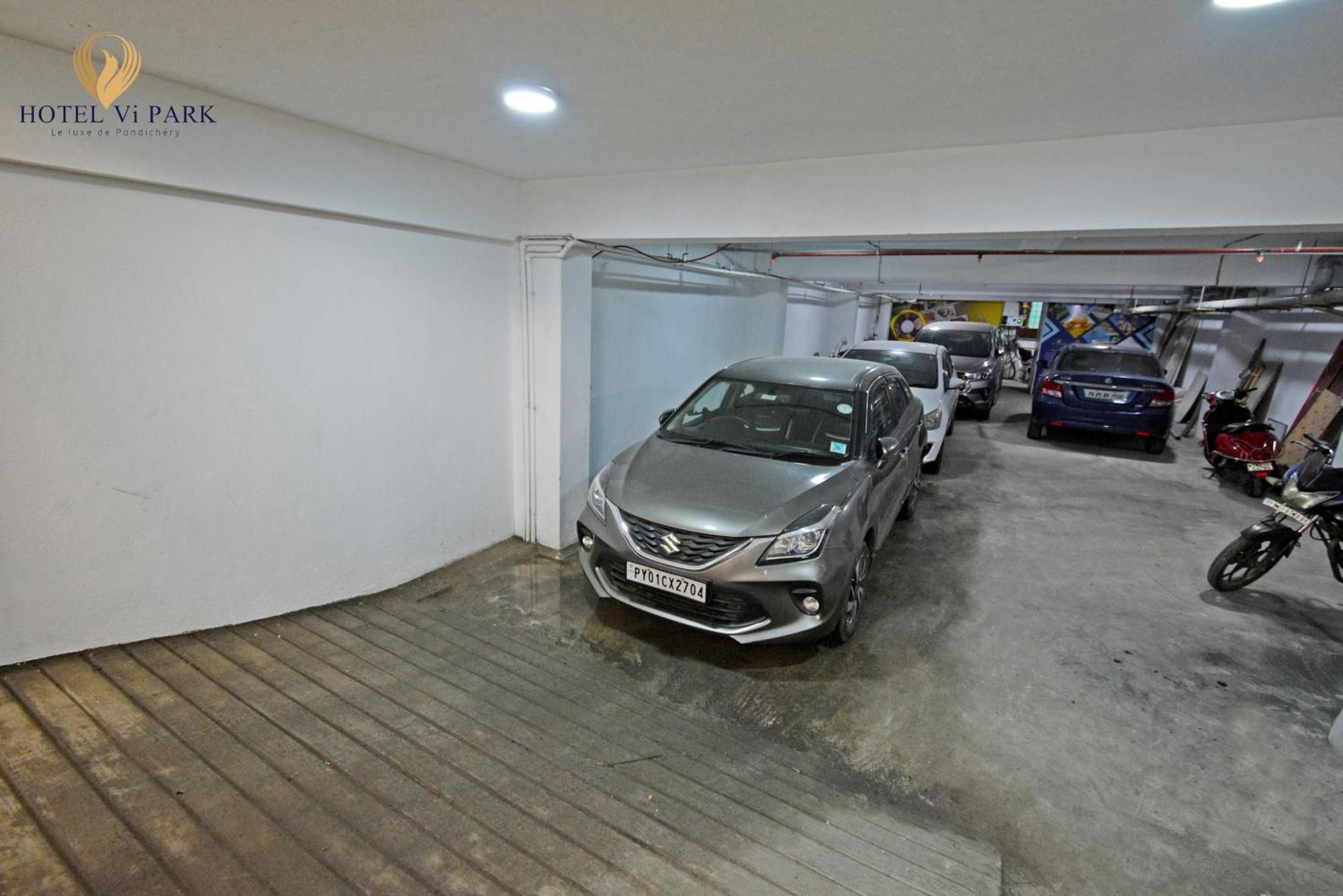 Hotel VI Park - City Centre Пондичерри Экстерьер фото