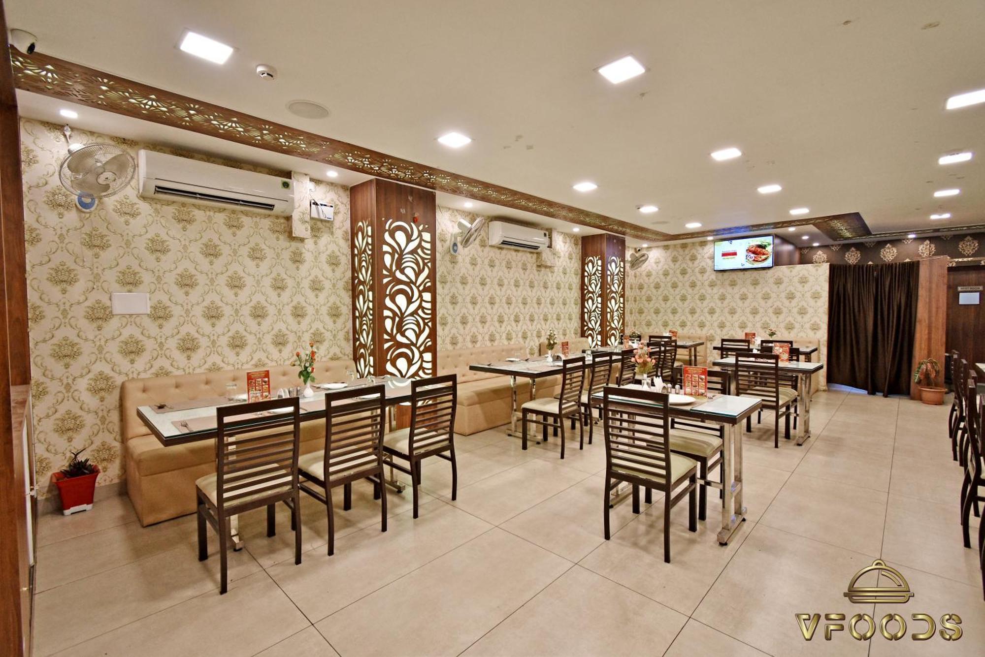 Hotel VI Park - City Centre Пондичерри Экстерьер фото