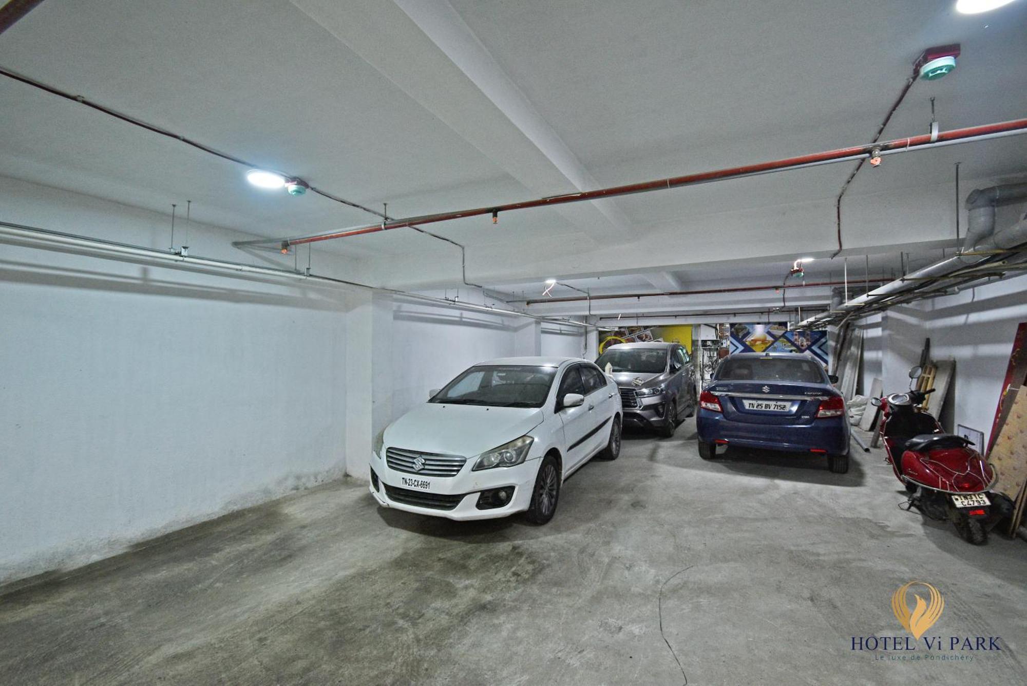 Hotel VI Park - City Centre Пондичерри Экстерьер фото