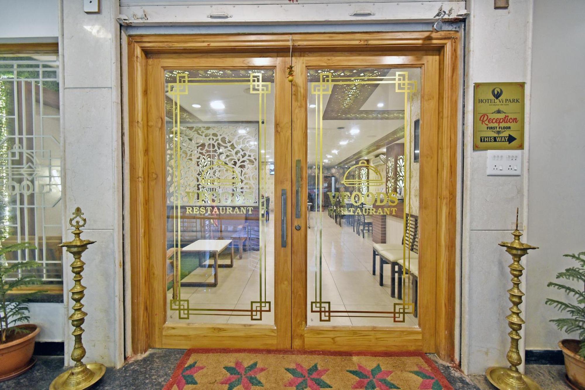 Hotel VI Park - City Centre Пондичерри Экстерьер фото