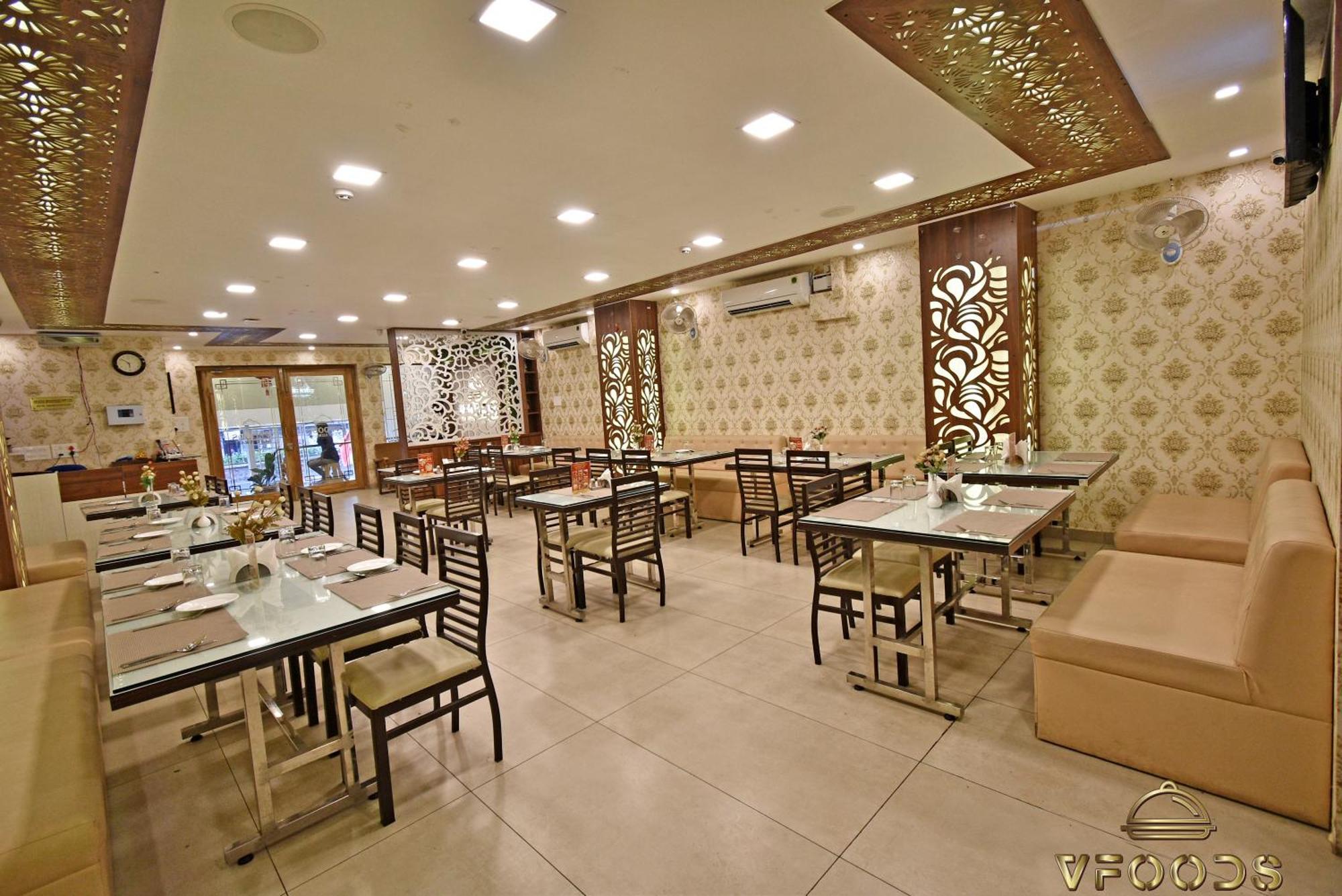 Hotel VI Park - City Centre Пондичерри Экстерьер фото